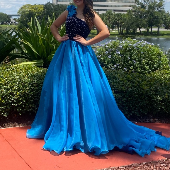 Dresses & Skirts - Ava Presley evening gown. Size 4